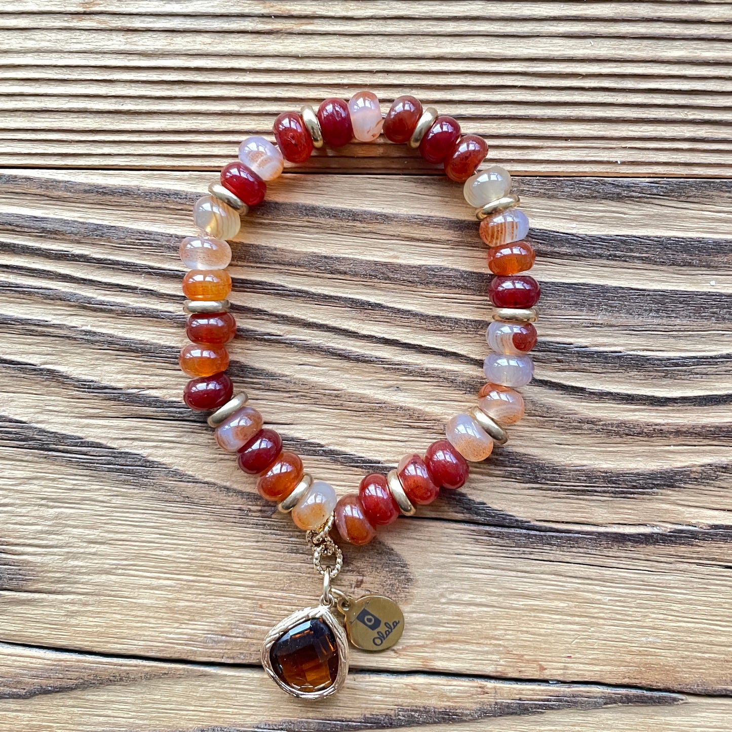 Bracelet en Heishi Cornaline et Charm en Topaz