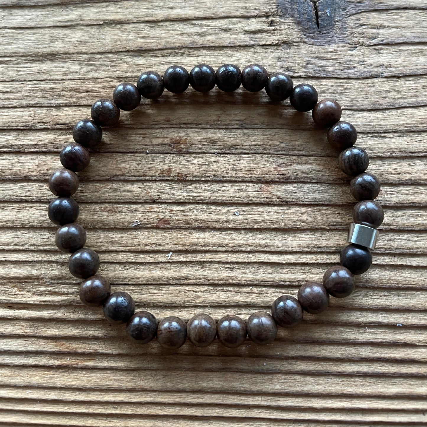 Bracelet en perles en bois naturelles de 6mm